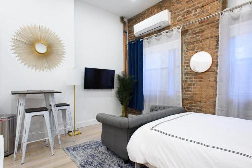 62-2B NEW Prime UES W D in unit in New York, USA