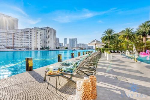 Oasis with Inspiring Views, Amazing Pool and Gym detail