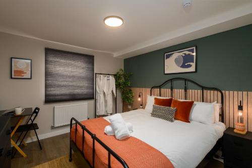 Benjamin Suite - Modern 3BR Apartment with Parking & WIFI, Caerphilly