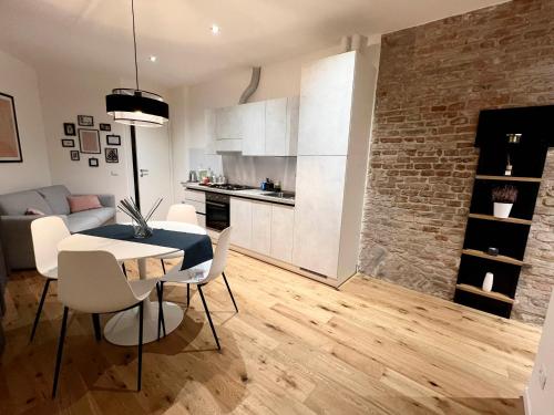  GuestHost - Un Nido a Mantova Historic Apt near the Center! in Mantua