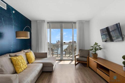 Infinite View with Balcony,Pool plus Near Beach in Hallandale Beach, USA