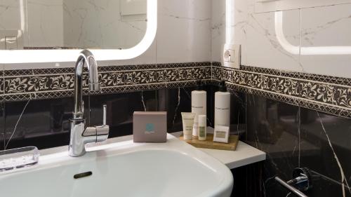 Santa Chiara Boutique Hotel - image 6