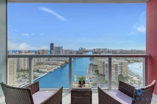 Upper studio w Balcony Pool Gym Near Beach in Hallandale Beach, USA