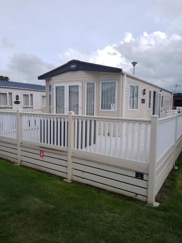 Seasalter Cosy Caravan, - Accommodation - Seasalter