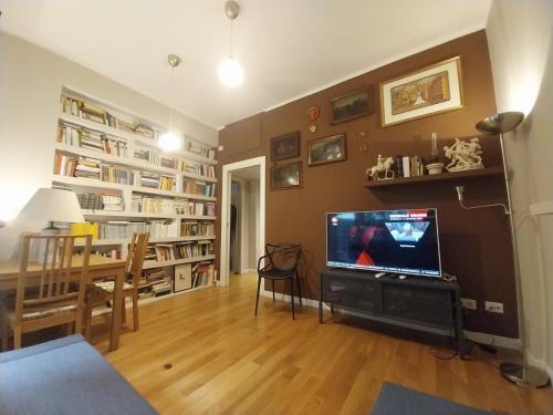 NINA'S HOUSE, Rom
