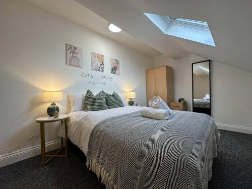 Cosy, Charming 2-Bedroom Oasis - Apartment - Ilkeston