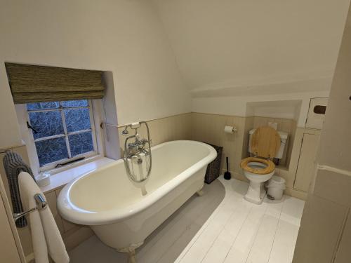 Bathroom, Afton Thatch: Beautiful Thatched Family Cottage in Freshwater South