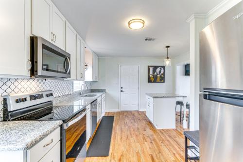Pensacola Home with Covered Patio 1 Mi to Downtown! in Westpointe Heritage