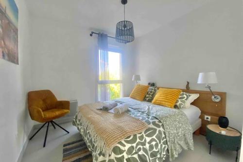 Bright apartment with balcony - image 5