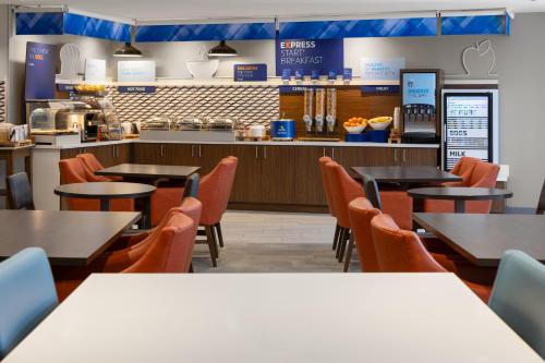Holiday Inn Express Hotel & Suites Brattleboro, an IHG Hotel in Brattleboro, USA