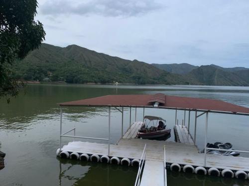 Casa Isla en la Represa de Prado