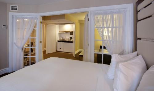 Le Cantlie Suites Hotel image 28