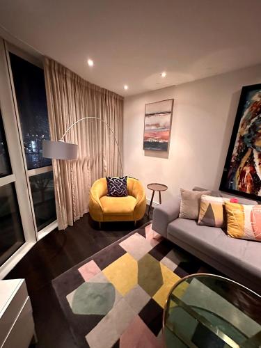 Gunwharf Quays Harbour Apartments - image 9