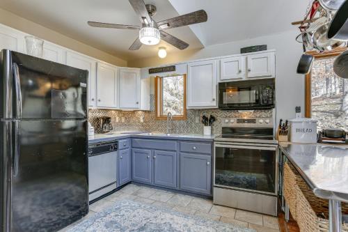 Bushkill Vacation Rental with Community Amenities! in Bushkill, USA