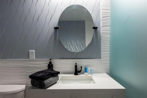 2BR Haven: Remodeled Gem! 2