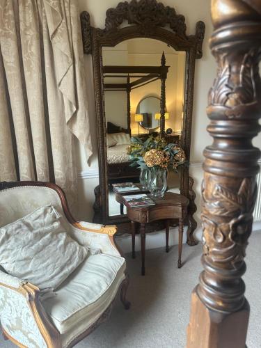 Munstone House - image 12
