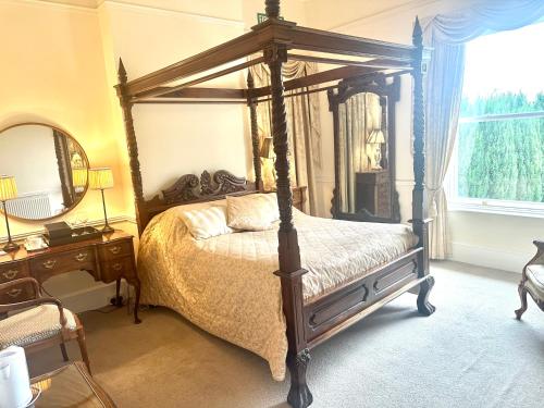 Munstone House - image 8