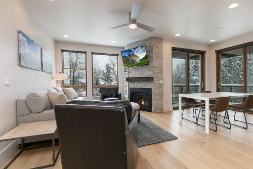 Blue River Flats Getaway: Downtown, On The River in Silverthorne, USA