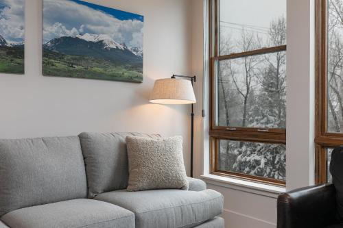 Blue River Flats Getaway: Downtown, On The River in Silverthorne, USA