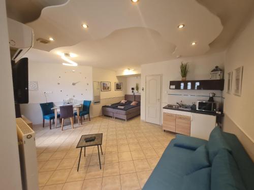 Csever Apartman, Tata (fotografie 5)