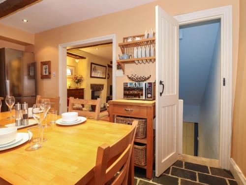 Charlottes Cottage - image 5