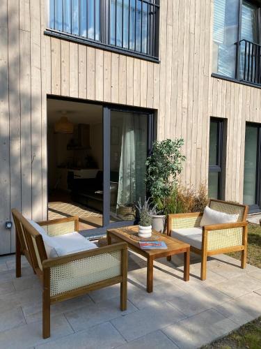 Albatross Weekend: seaside apartment with a sunny terrace in Engure