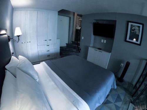 One-Bedroom Apartment image 1