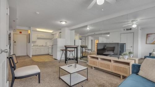 Pp 514 City Chic In A Modern Studio Haven in Harrisburg, USA