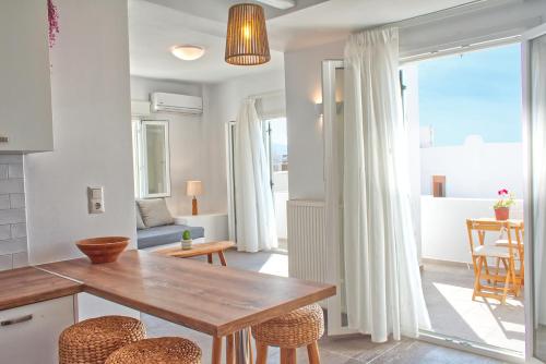 Beach Walking Distance Spacious apartment with Balcony - Esencia Naxian Suites