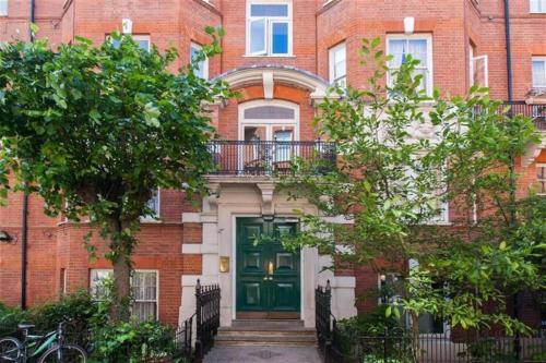 Spacious Flat in West Kensington, Londýn