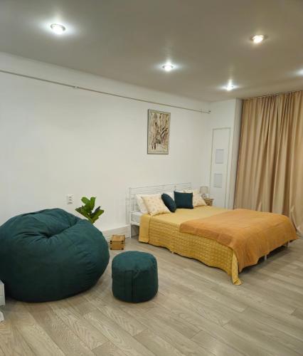 The Bohemian Connection, scaun masaj, ceai, cafea, apa filtru, apartament central, regim hotel - Apartment - Craiova