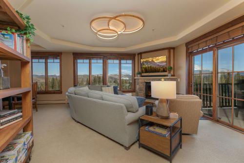 Crystal Peak Expedition Condo: Ski-In, Ski-Out Luxury