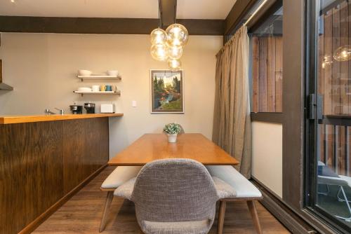 Tamarisk MidCentury Modern Walk To Main Street And Slopes in Breckenridge, USA