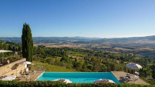 Casale con vista colline