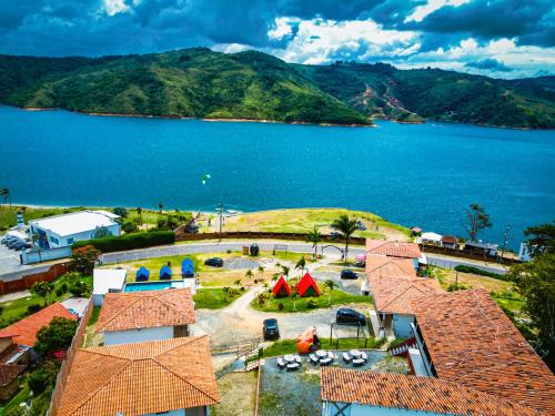 CABAÑAS SALOME LAGO CALIMA