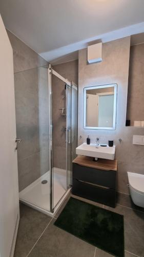 Caelestis greenside residence - Tap to explore photos