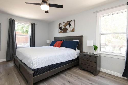 Lovely 2bedroom condo with free parking on premise in Los Angeles, USA