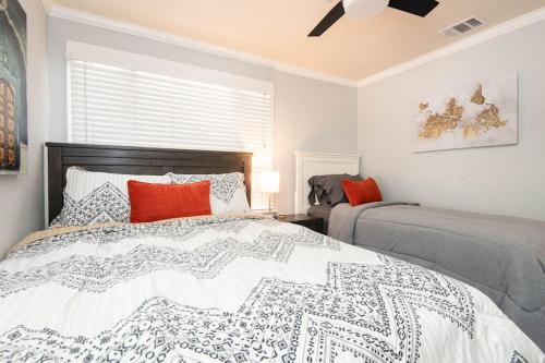 Lovely 2bedroom condo with free parking on premise in Los Angeles, USA