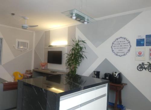 Apt Guaruja Enseada lado praia FAN 1 dorm Tv Netflix Wi-Fi Ar ate 5 pessoas near Barracao Do Alemao