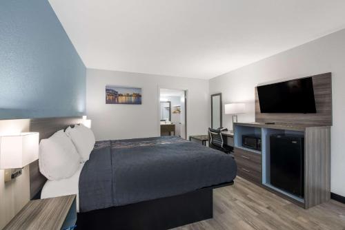 Howard Johnson by Wyndham Cleveland - image 10
