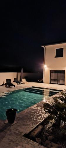 magnifique villa avec piscine et spa
