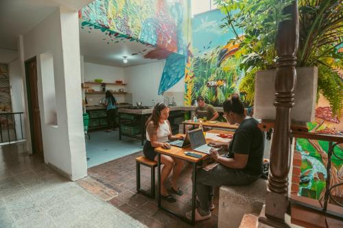Restoran, Hostal Pura Vida la 70 in Medellín