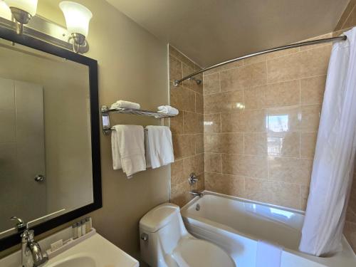 Queen Room image 6