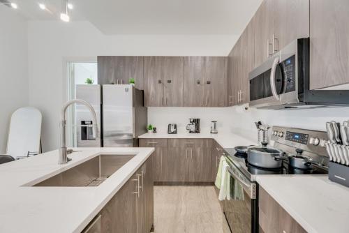 Snappy loft style 2BR I Gym I Parking I Workspace in Dallas, USA