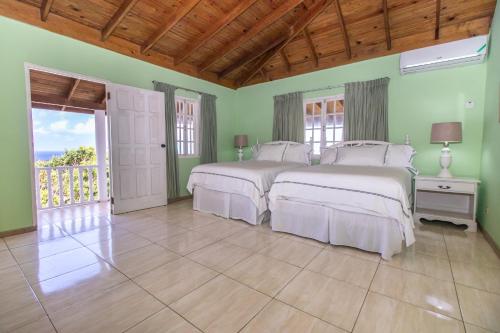 Villa Amore Jamaica - Between Montego Bay & Ochi Rios Includes Cook