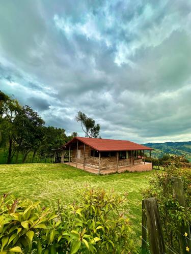 Refugio Aventura, hermosa cabaña y acogedores glampings en Tabio, cerca a Bogotá