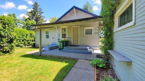Cozy Cottages across from the Food Trucks of Aloha mall