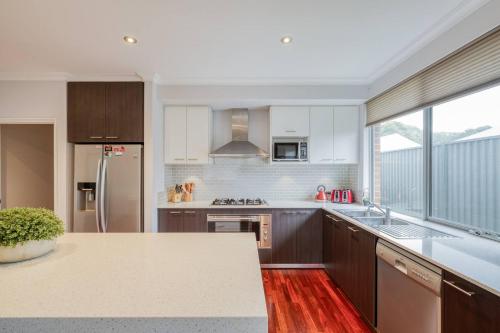 Rivervale Retreat - Spacious Family Living - image 3
