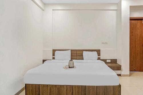 Super Townhouse 749 The Upper Room Near Pune Airport