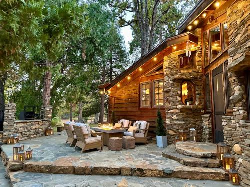 A szálláshely kívülről, Luxury Nature Getaway Stone House by Casa Oso in Bootjack (CA)